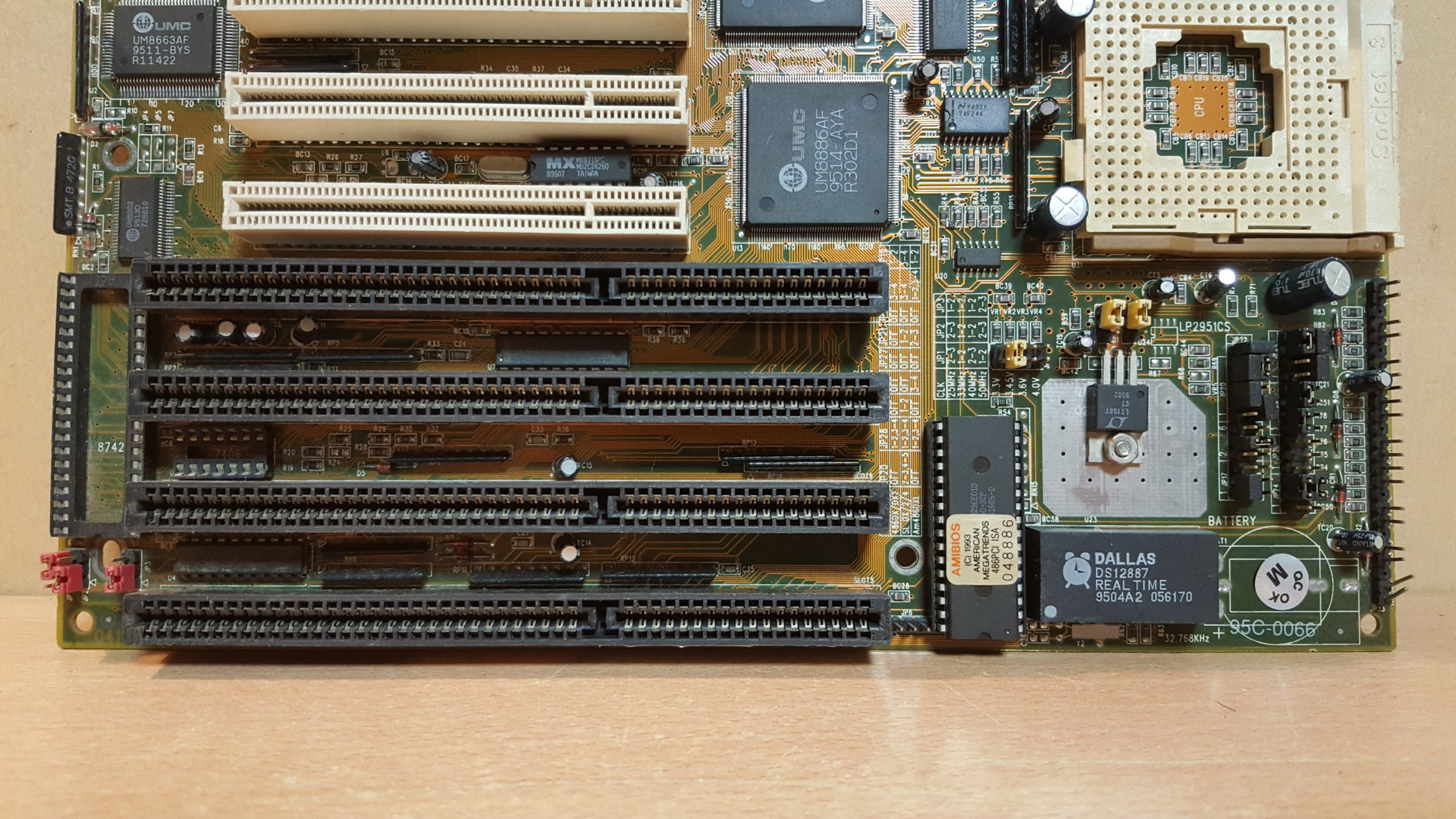 UMC UM8886AF Socket 3 Motherboard with 4 EDO Ram Slots, 4 PCI and 4 ISA